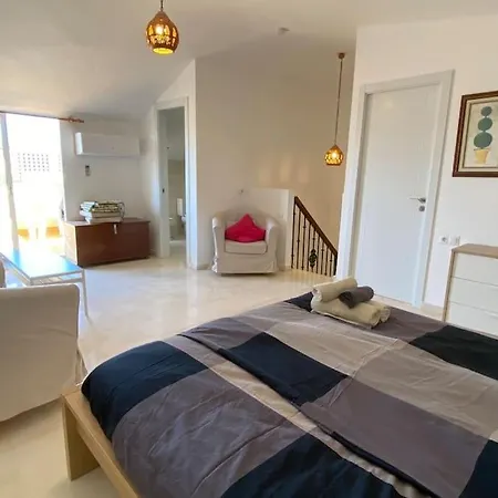 3 Bedroom Penthouse Close By Parque De La Paloma Lejlighed